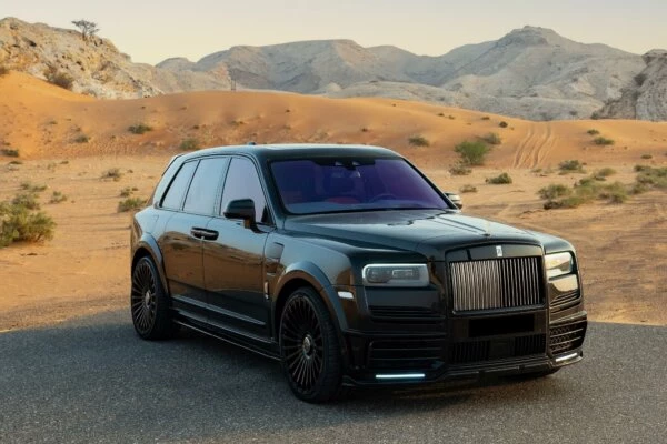 Rolls Royce Cullinan Mansory Black.