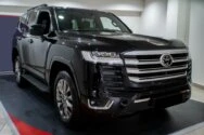 Toyota Land Cruiser 300 Nero