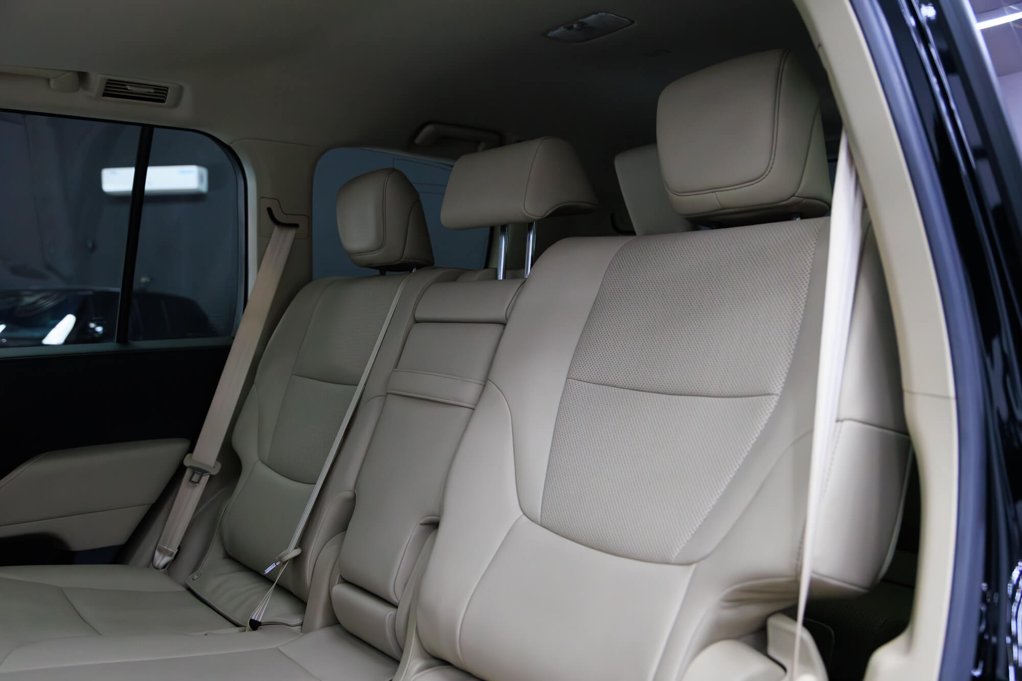 Toyota Land Cruiser 300 Black