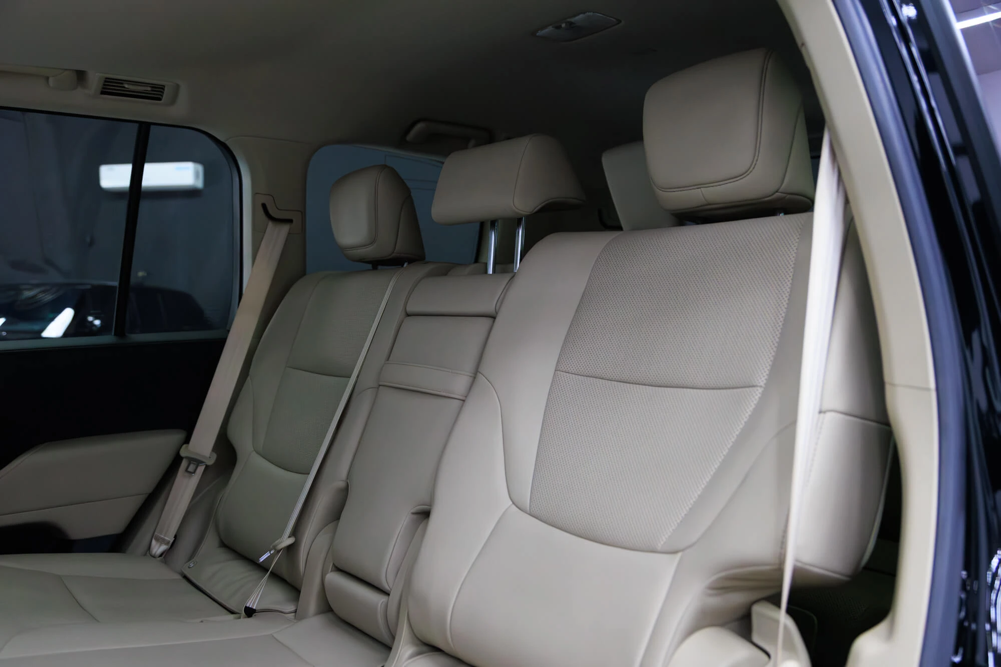 Toyota Land Cruiser 300 Black