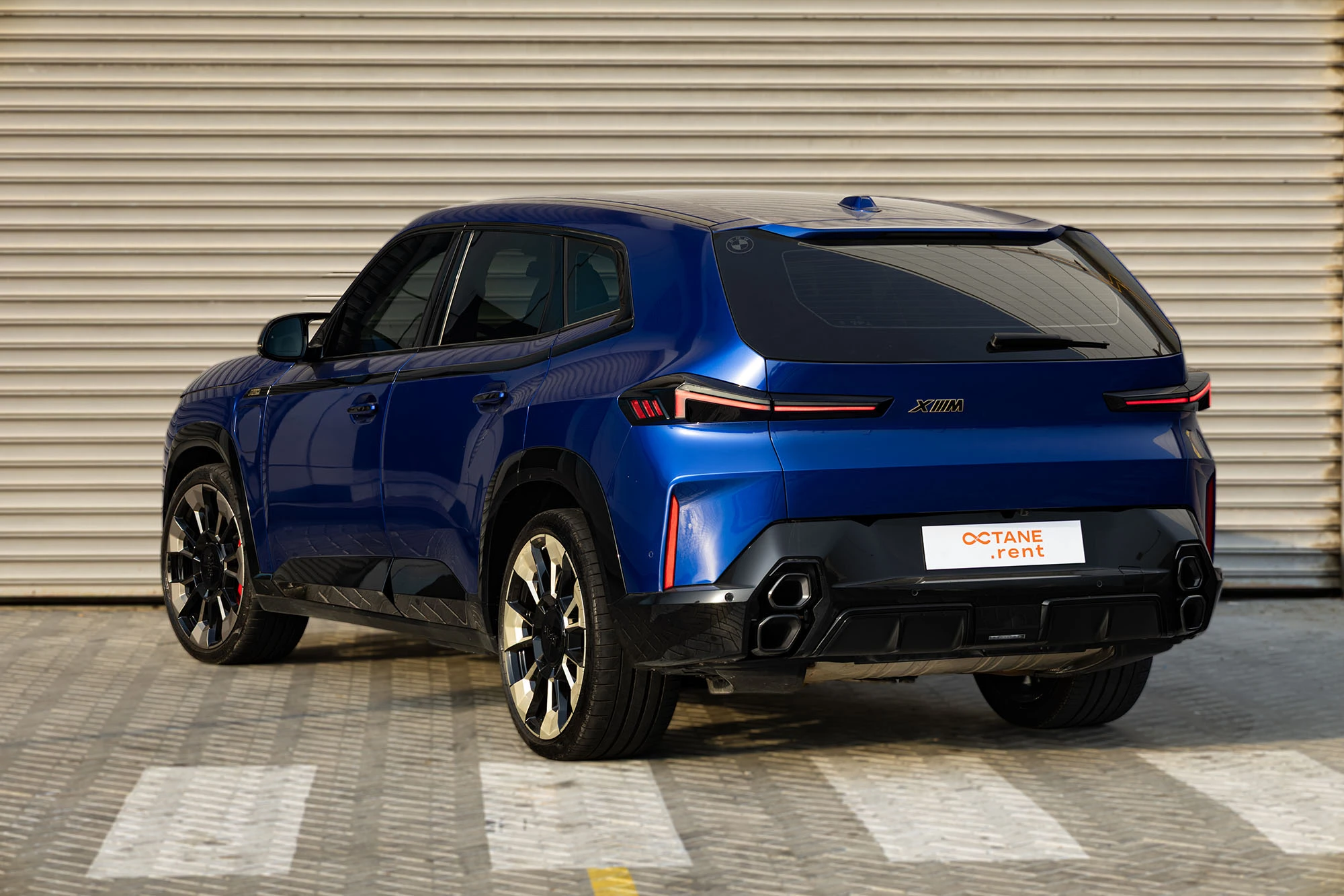 BMW XM Синий