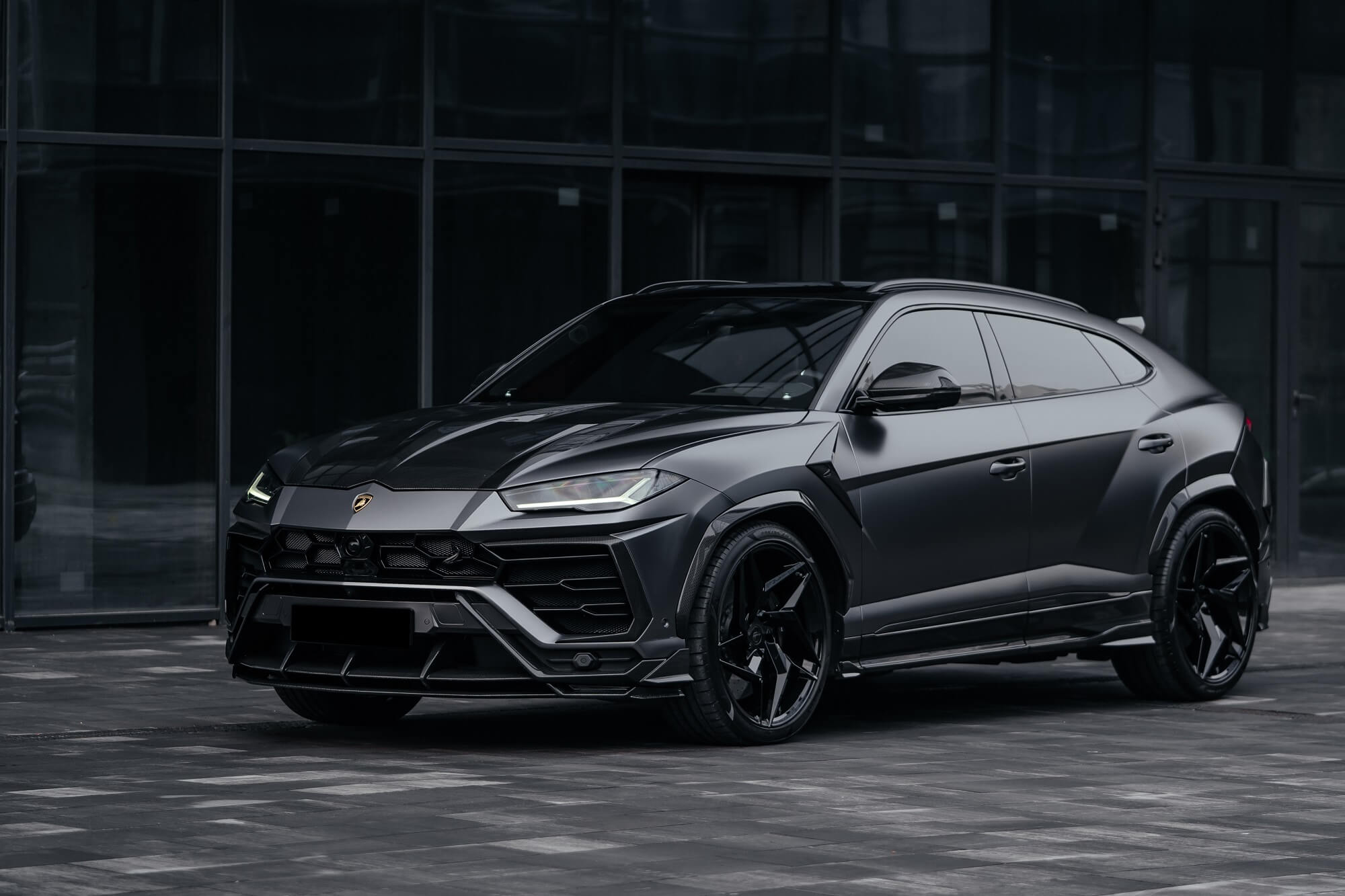 lamborghini-urus-grey