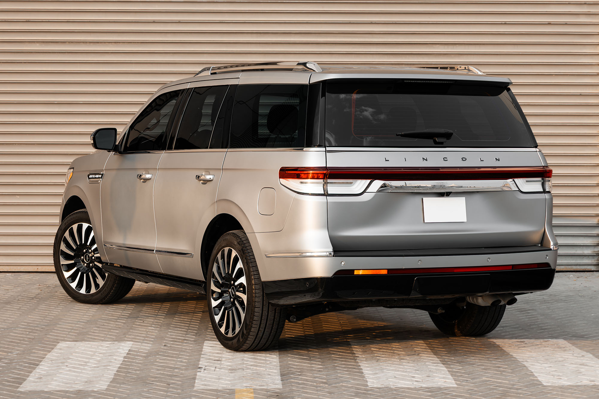 Lincoln Navigator Matte Silver Lincoln Navigator Matte Silver
