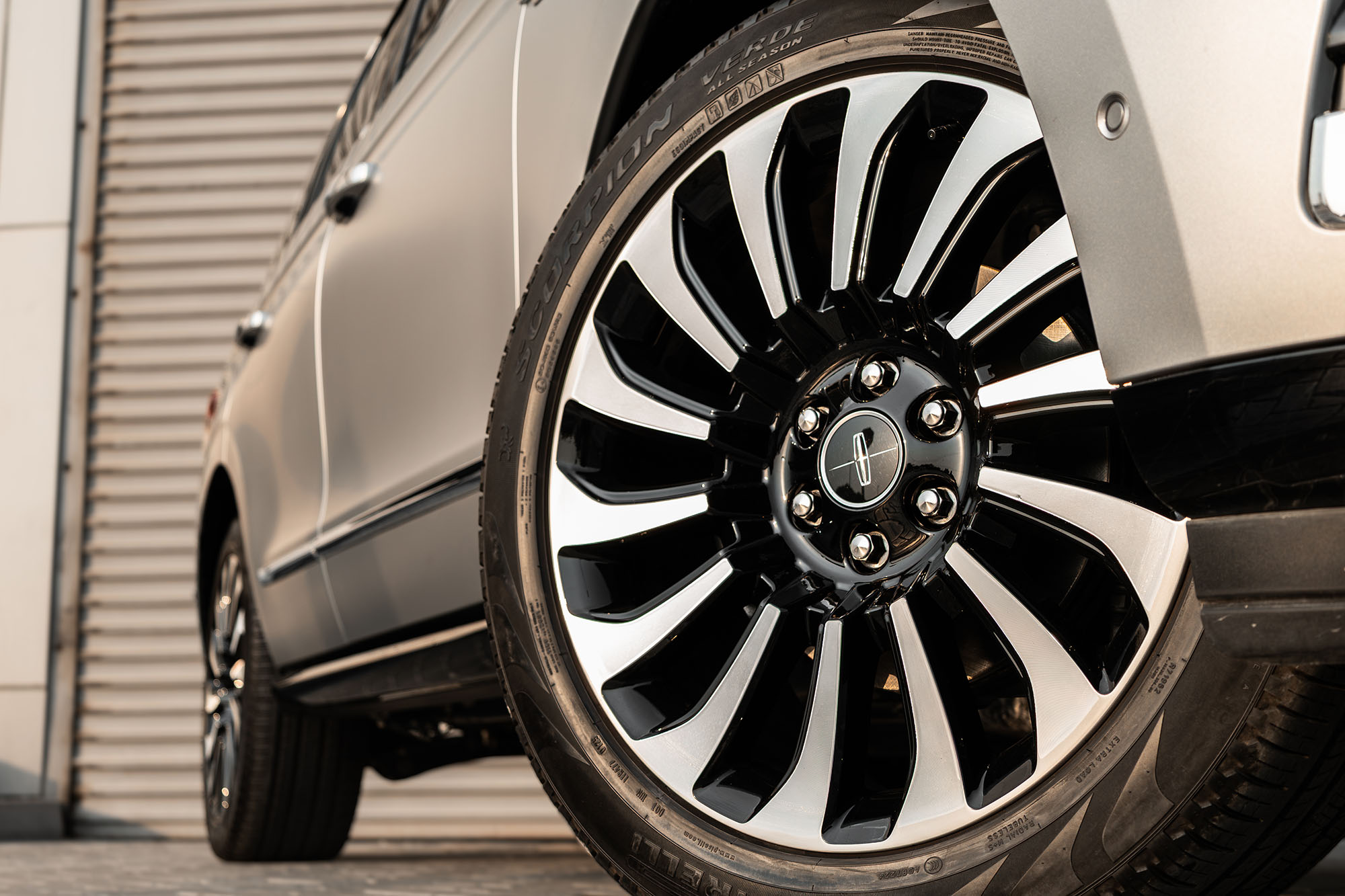 Lincoln Navigator Matte Silver Lincoln Navigator Matte Silver