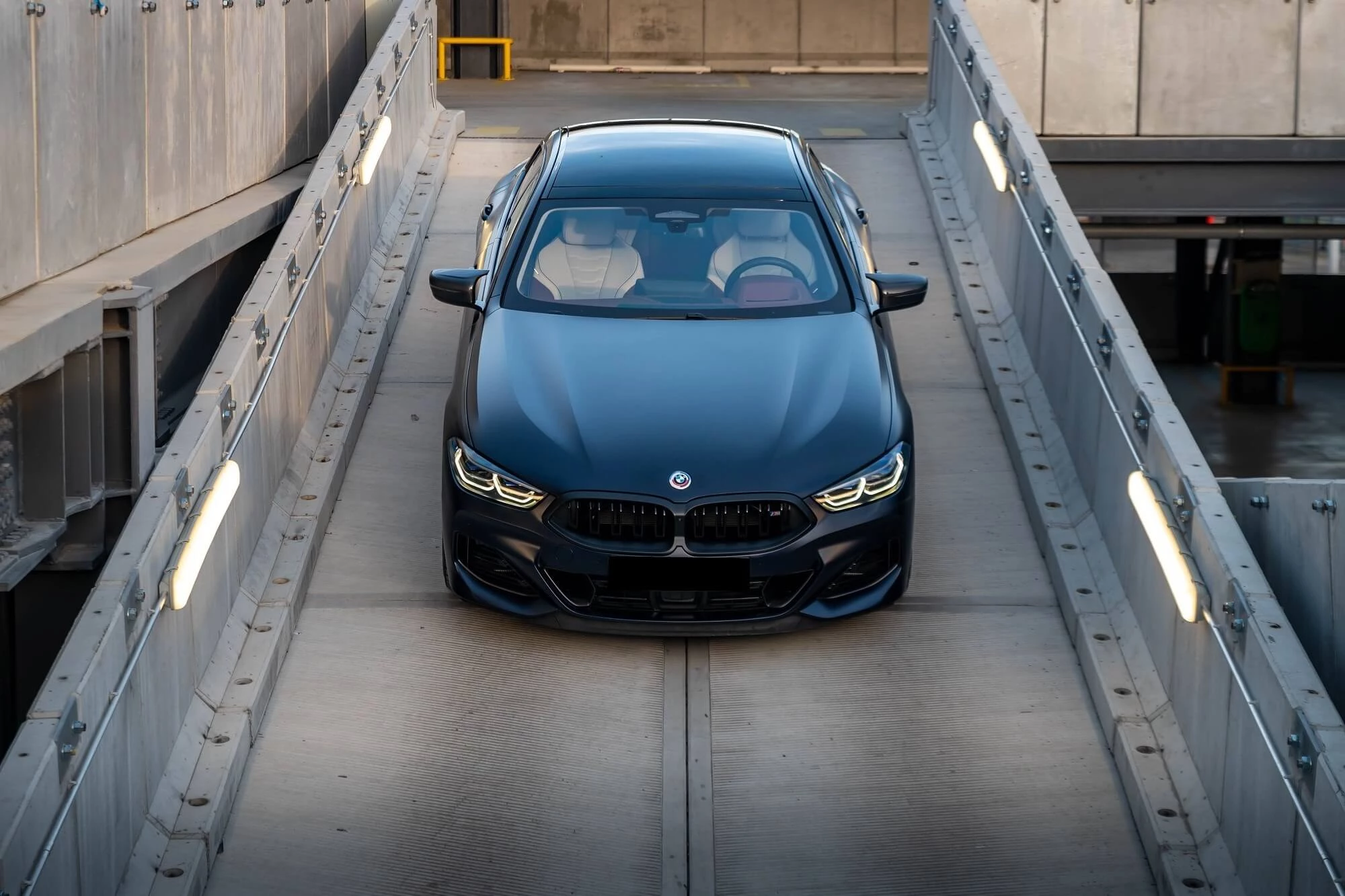 BMW 8 serisi Gran Coupe Siyah