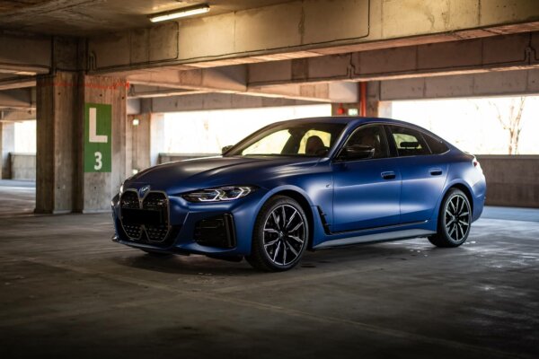BMW i4 Blu