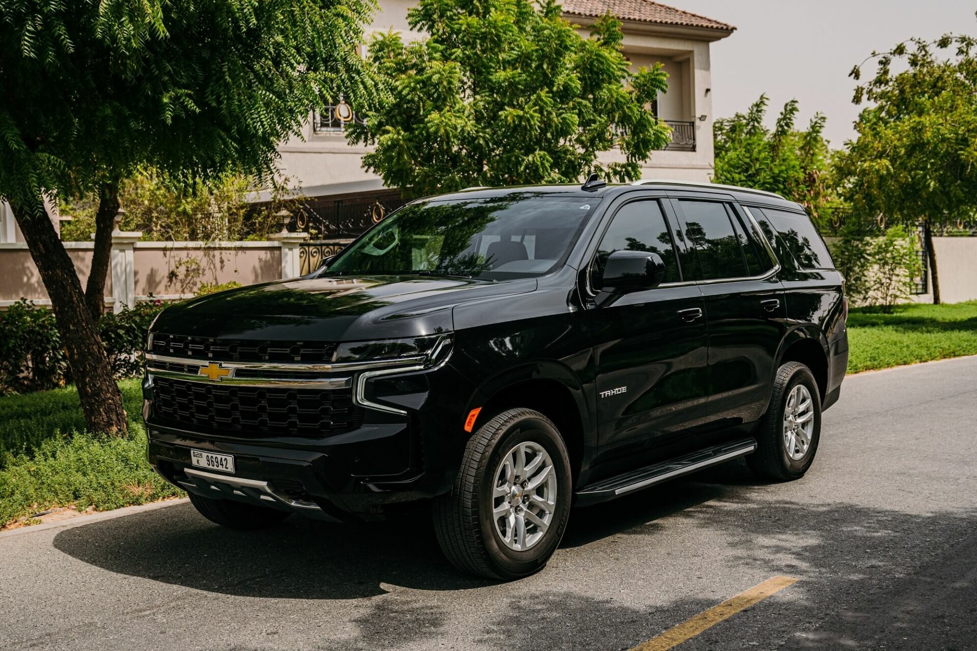 chevrolet-tahoe-preto