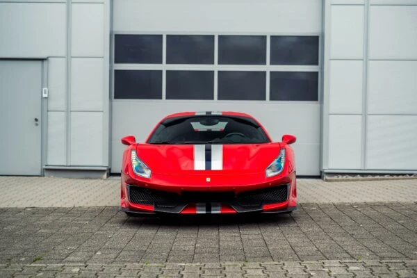 Ferrari 488 pista vermelho