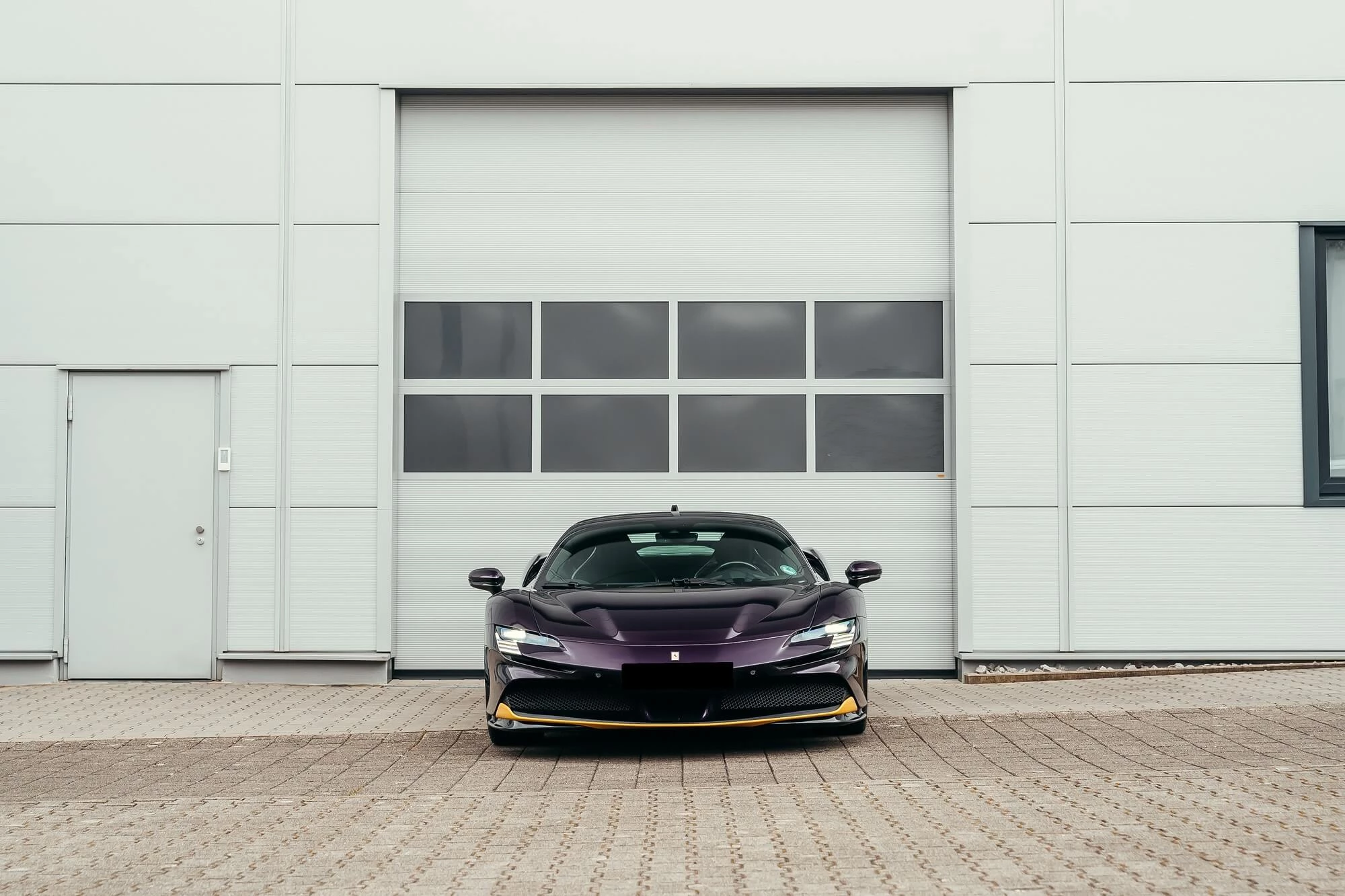 Ferrari SF90 фиолетовый