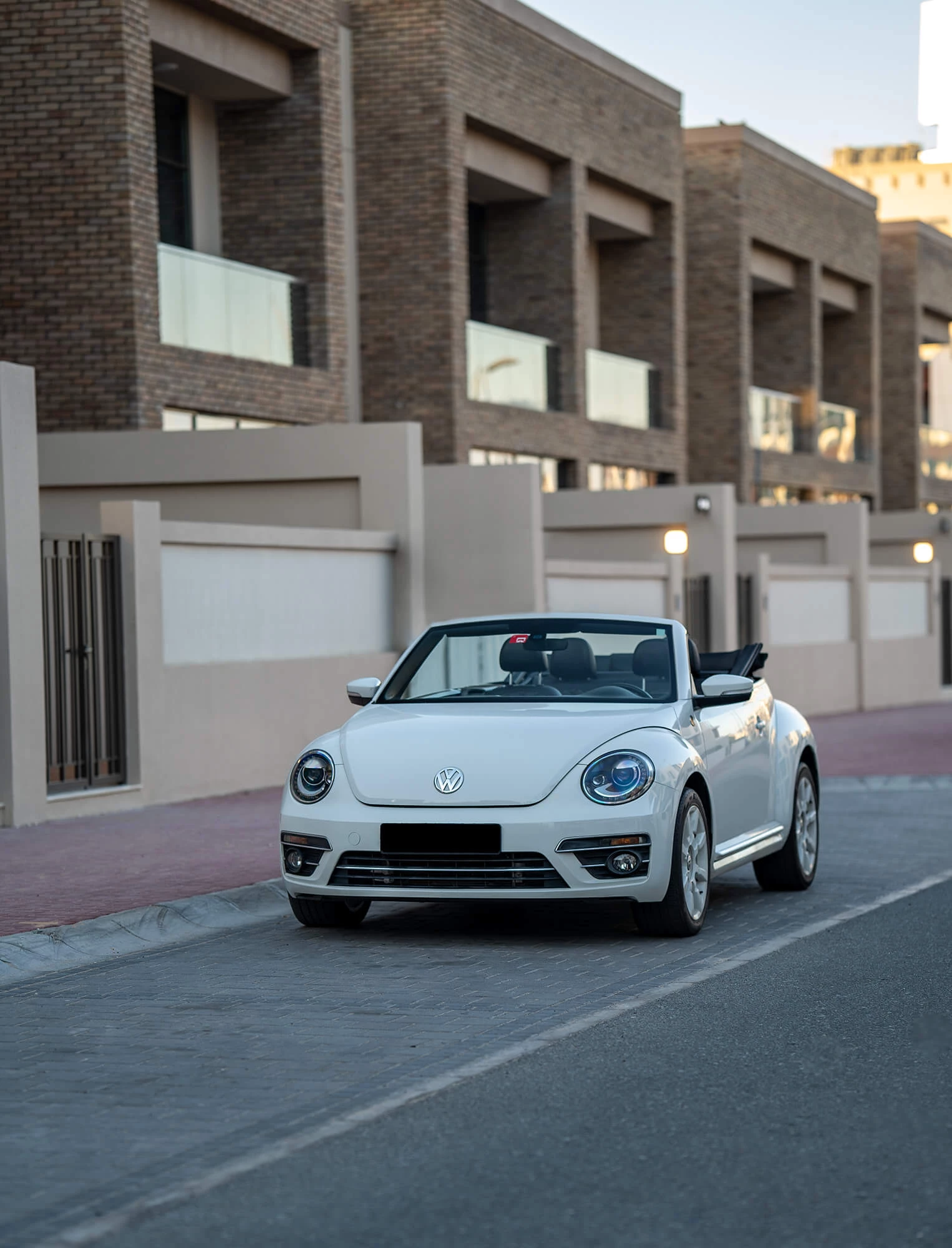 Location Volkswagen Beetle Convertible Blanc Dubai Octane