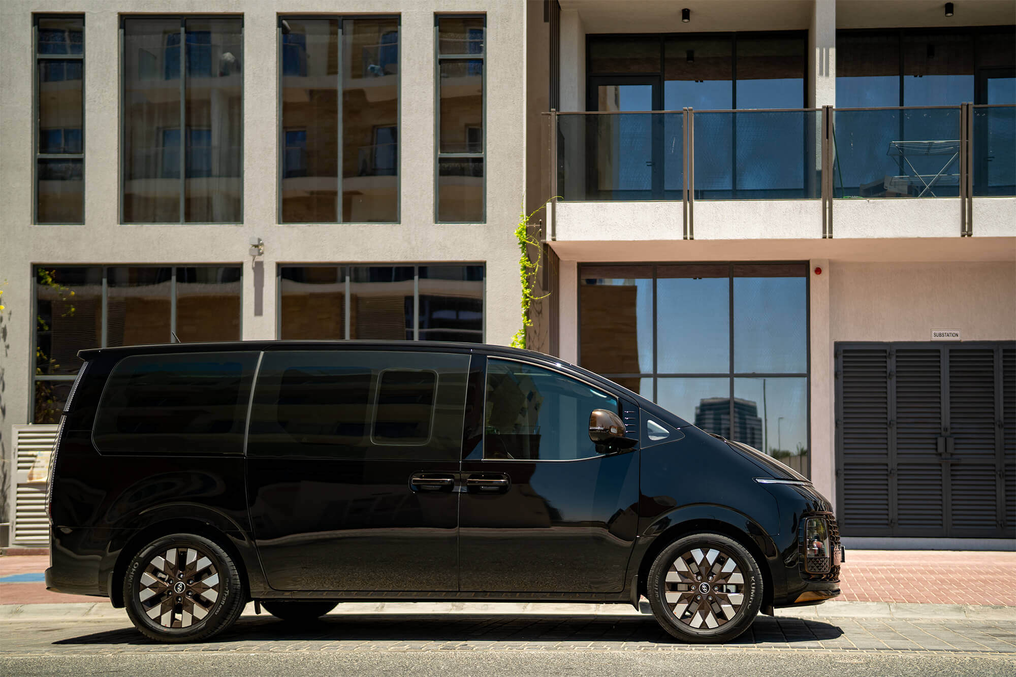 Hyundai Staria Black
