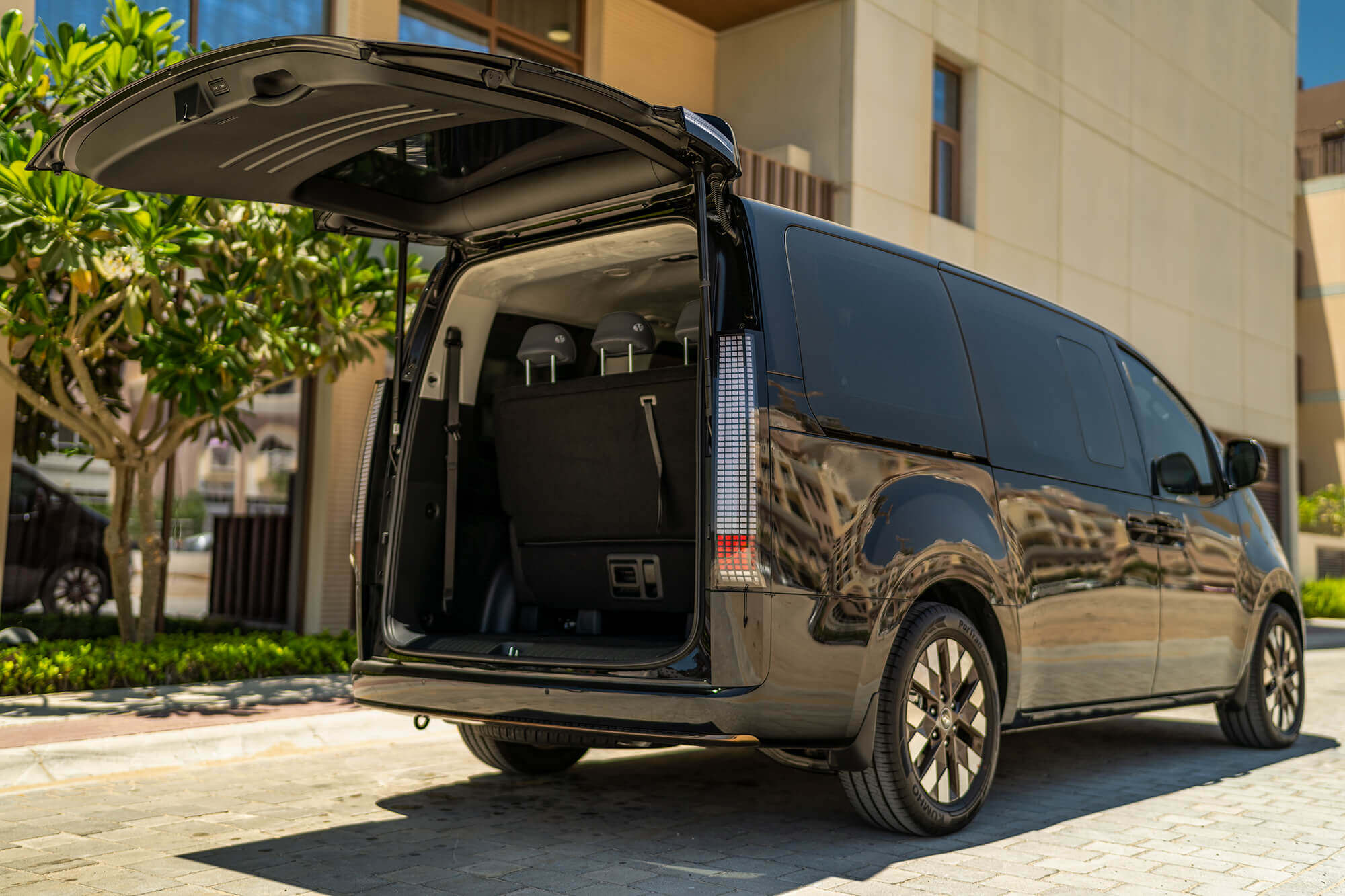 Hyundai Staria Black