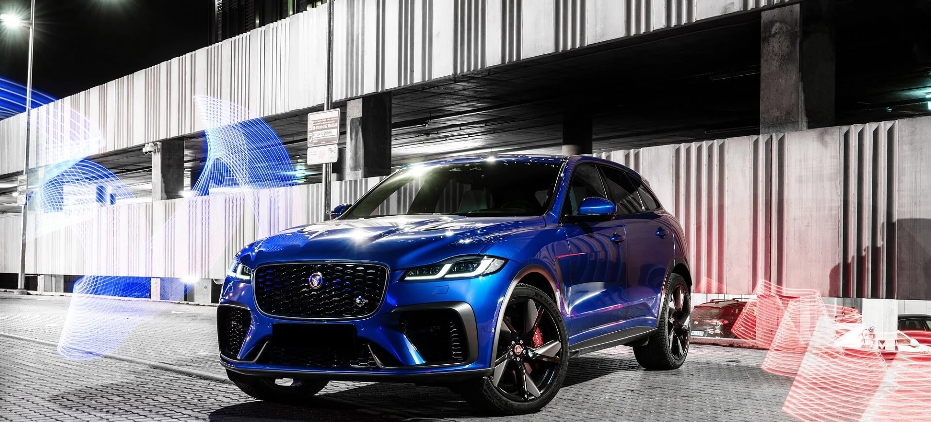 Jaguar F-Pace Mavi