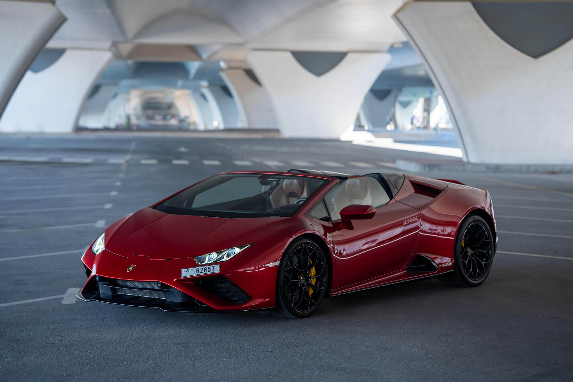 Аренда Lamborghini Huracan EVO Spyder Red в Дубае - Спортивные автомобили -  Octane Luxury Car Rental Dubai