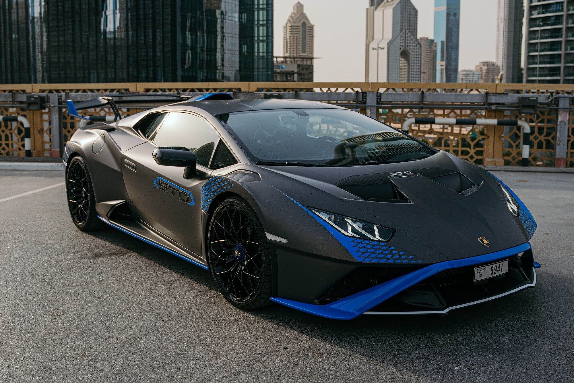 Аренда Lamborghini Huracan STO Black Matt в Дубае - Спортивные автомобили -  Octane Luxury Car Rental Dubai