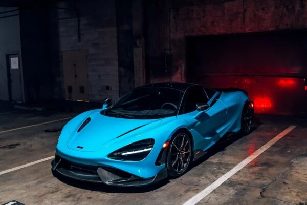 Dubai'de Mclaren 765lt Blue Kiralama - Octane.Rent