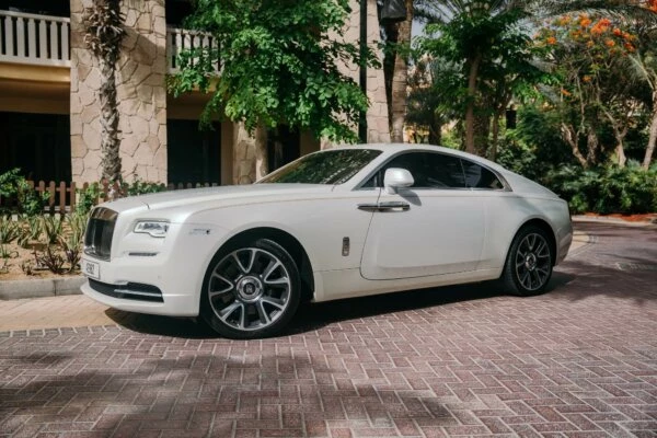 Dubai'de Rolls-Royce Wraith White Kiralama - Octane.Rent