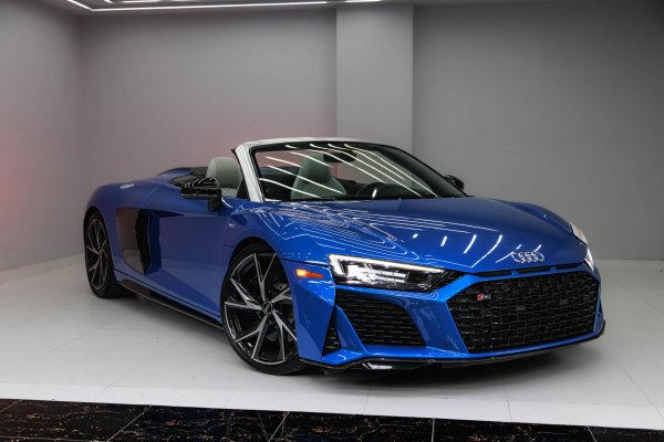 Audi R8 Spyder Blue