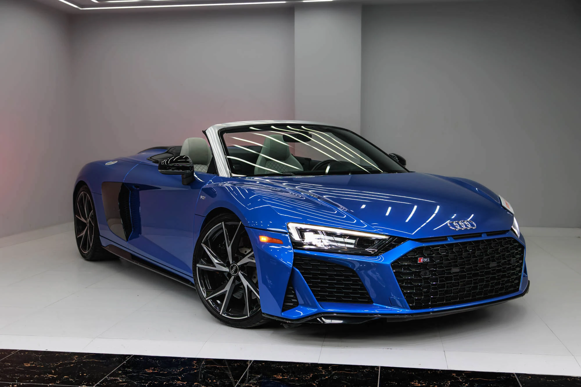 Audi R8 Spyder Bleu