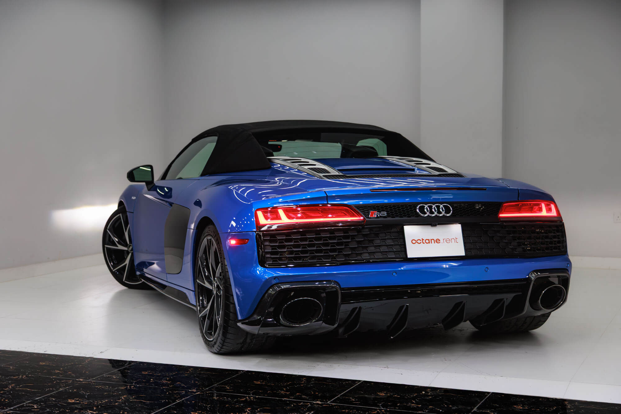 Audi R8 Spyder Blue