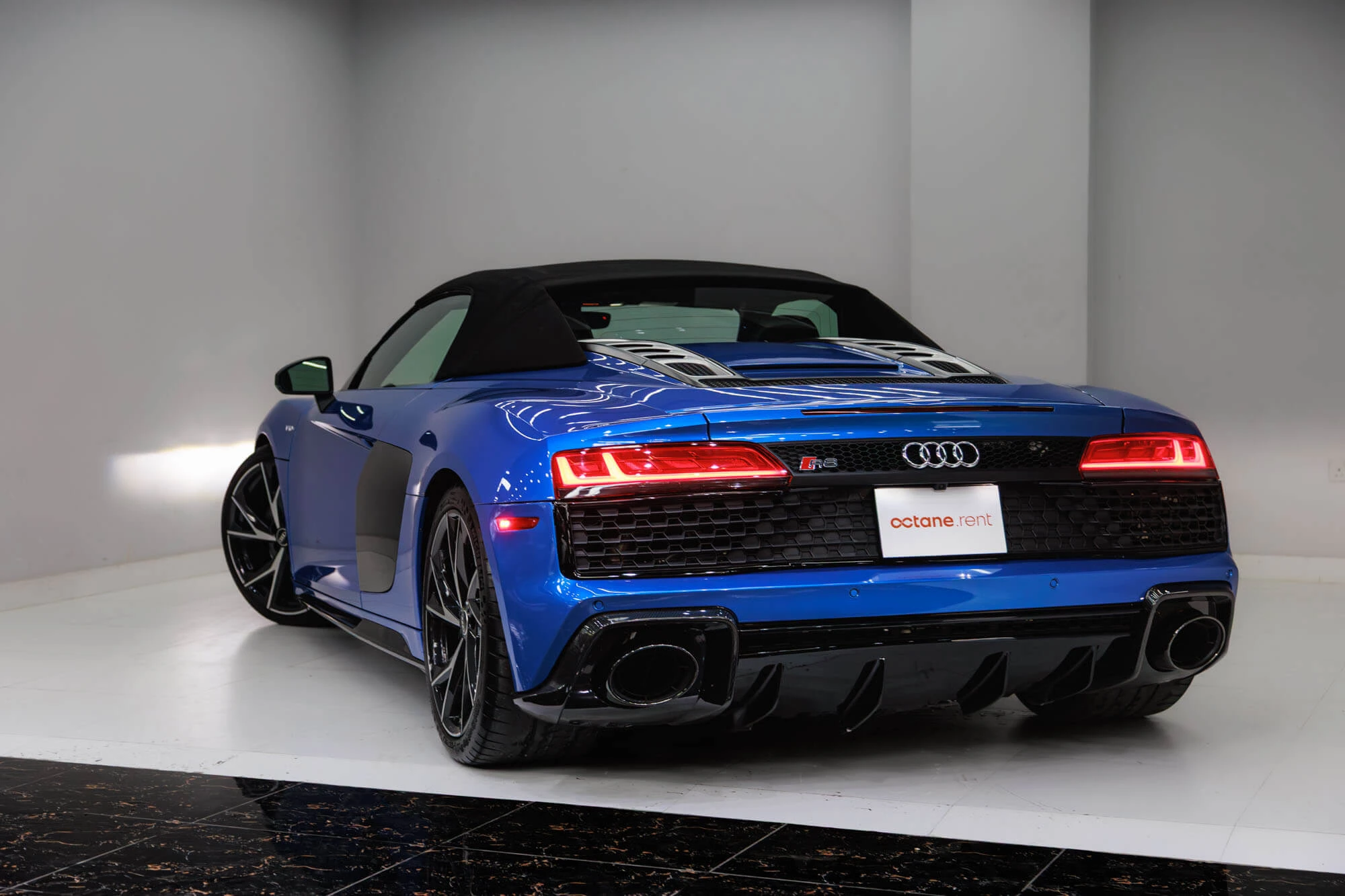 Audi R8 Spyder Bleu