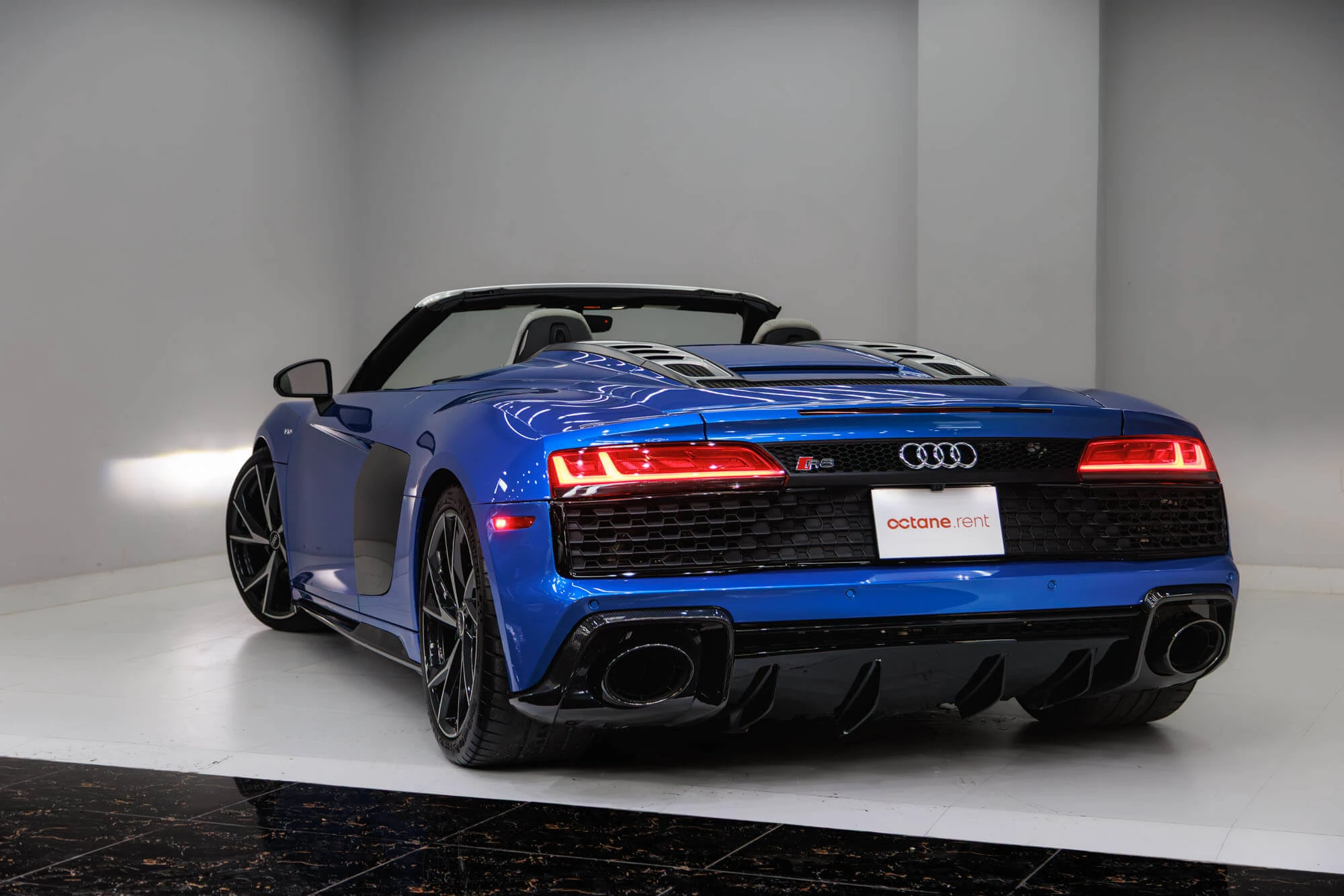 Audi R8 Spyder Bleu
