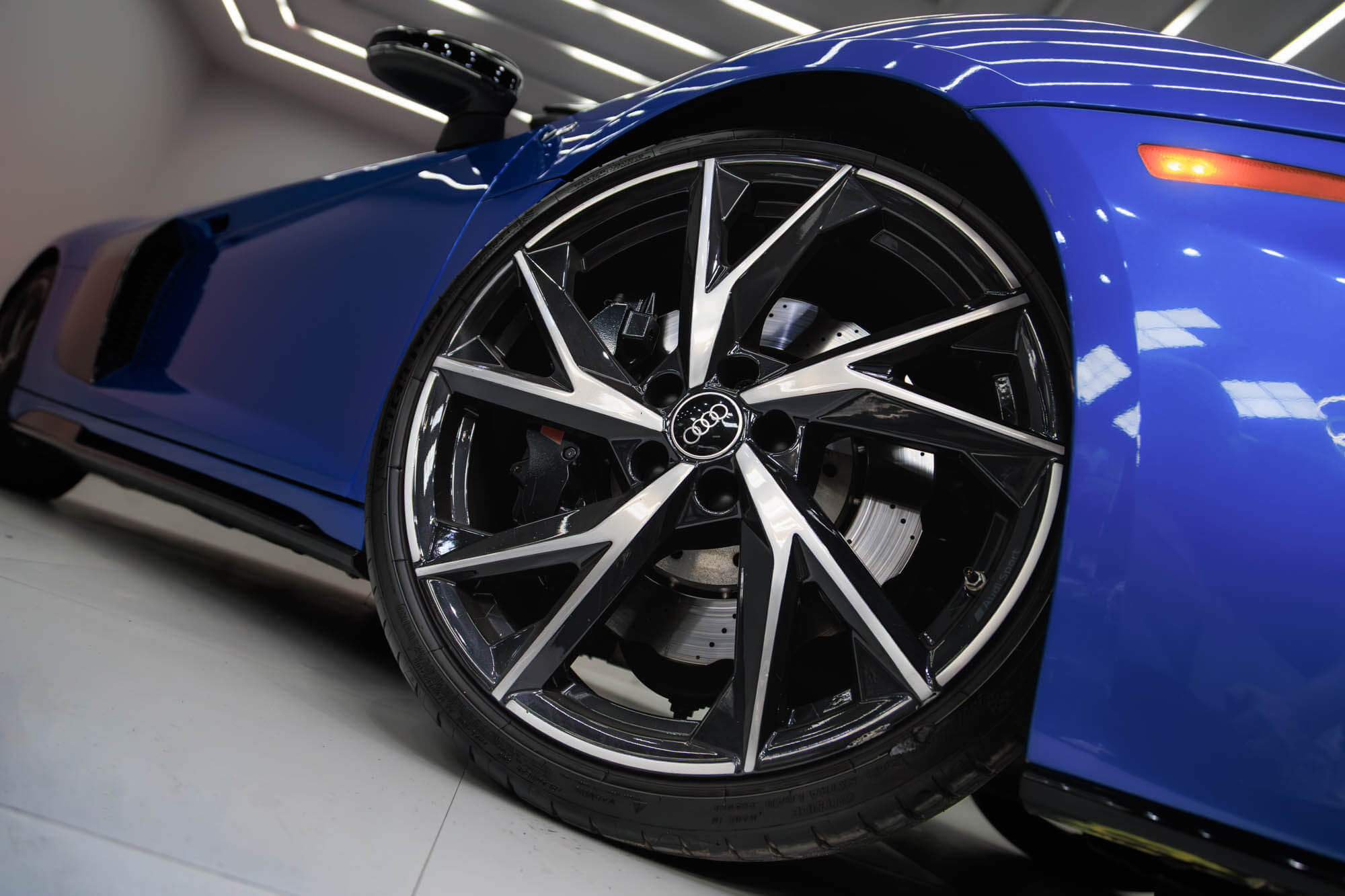 Audi R8 Spyder Blue