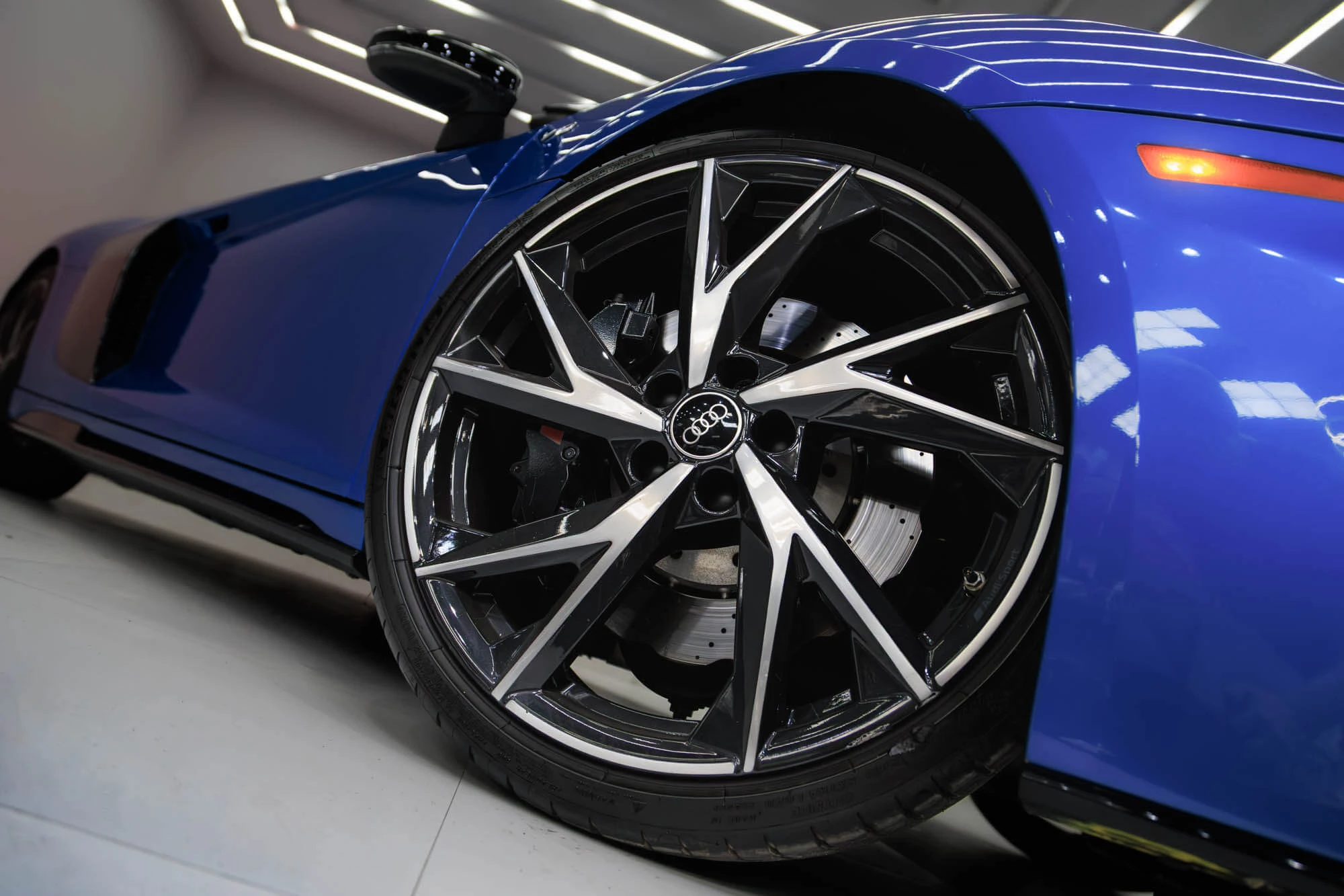 Audi R8 Spyder Bleu