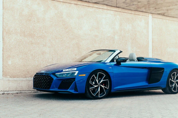 Audi R8  audi-r8-blau