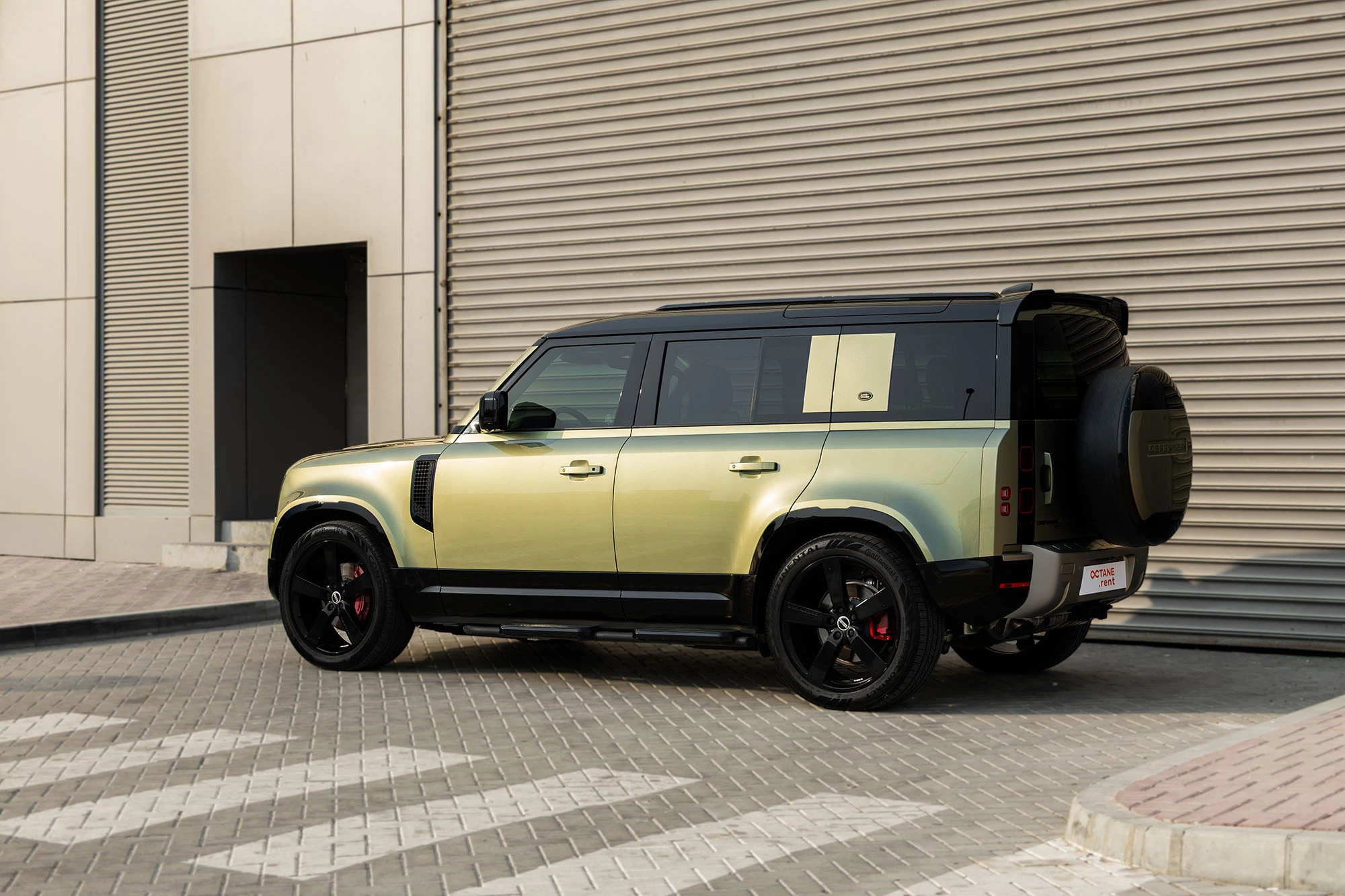 Land Rover Defender 110 Зеленый
