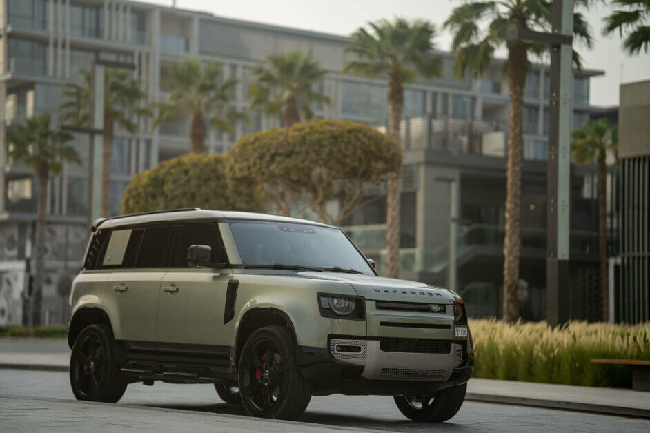 Range Rover مقابل Lexus LX: الاختلافات الرئيسية للقيادة الفاخرة في دبي