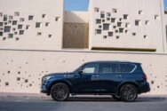 إنفينيتي QX80 أزرق