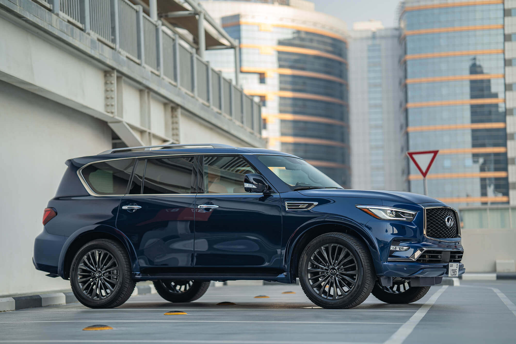 Infiniti QX 80 Blue