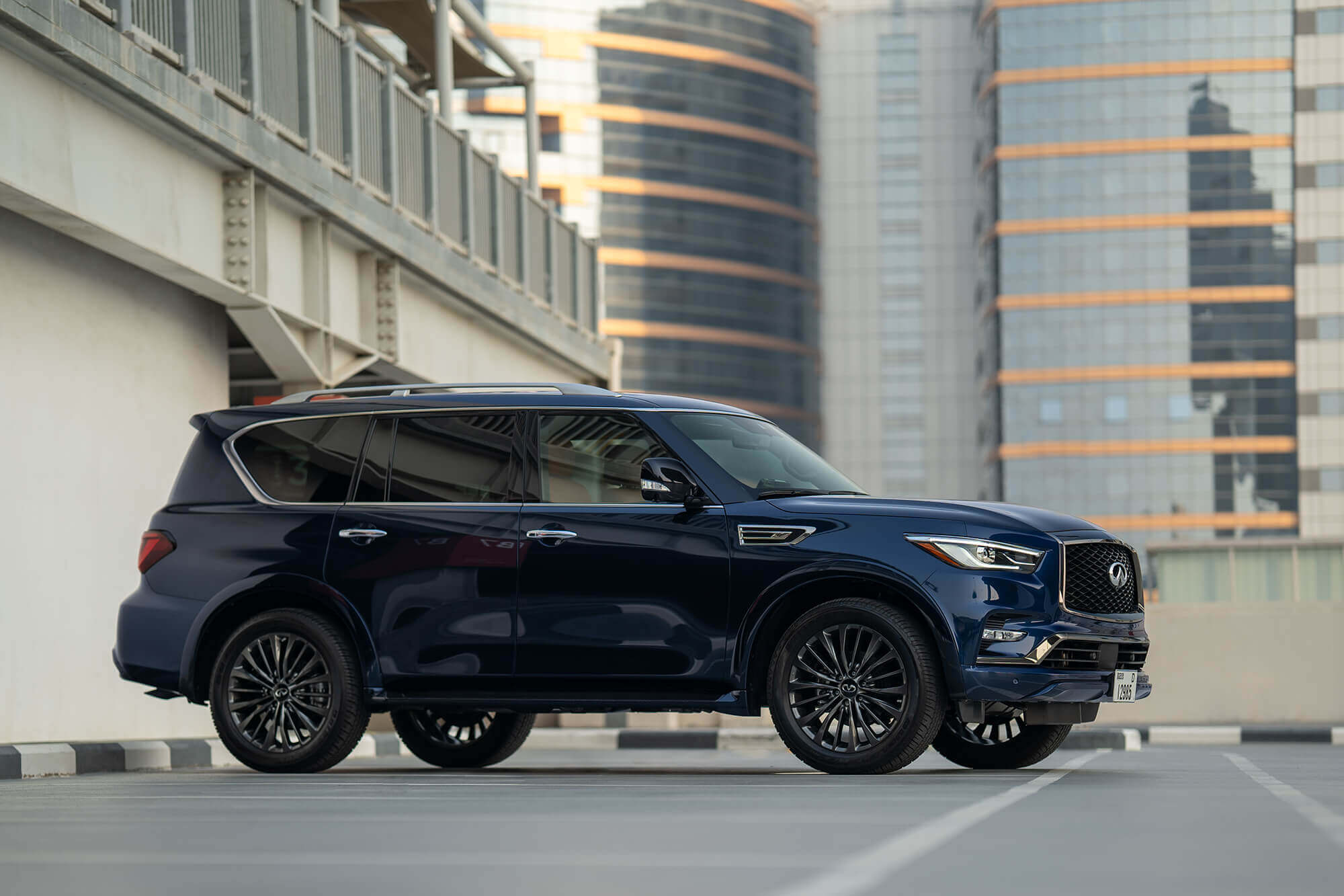 Infiniti QX 80 Blue