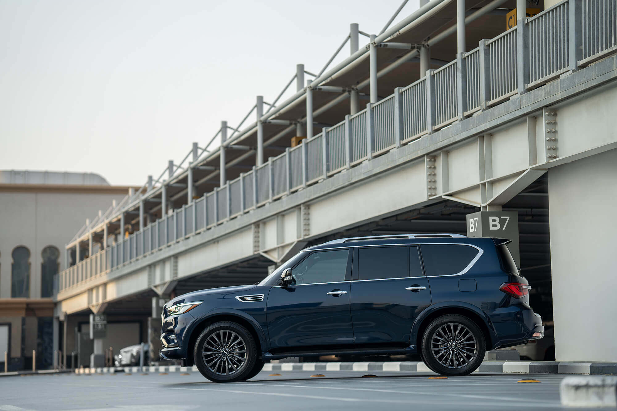Infiniti QX 80 Blue