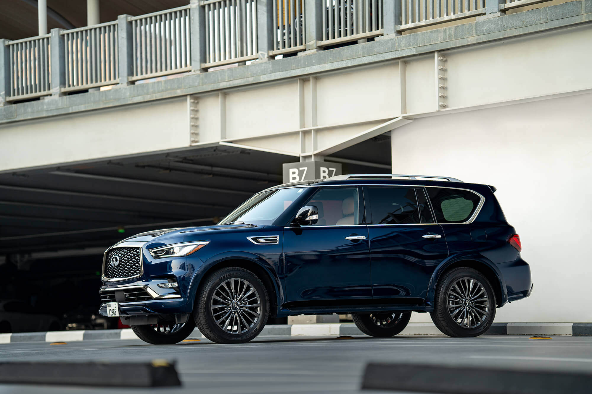 Infiniti QX 80 Blue