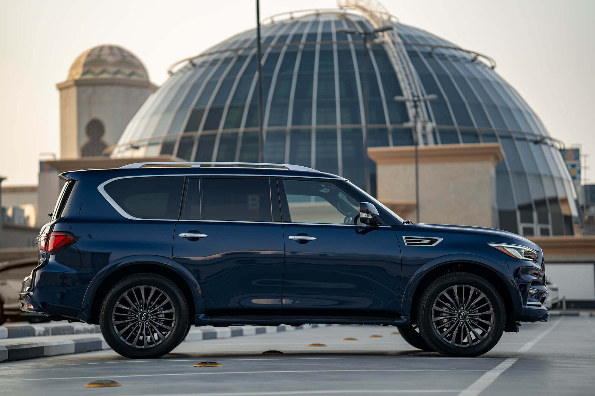 Infiniti QX 80 Blue