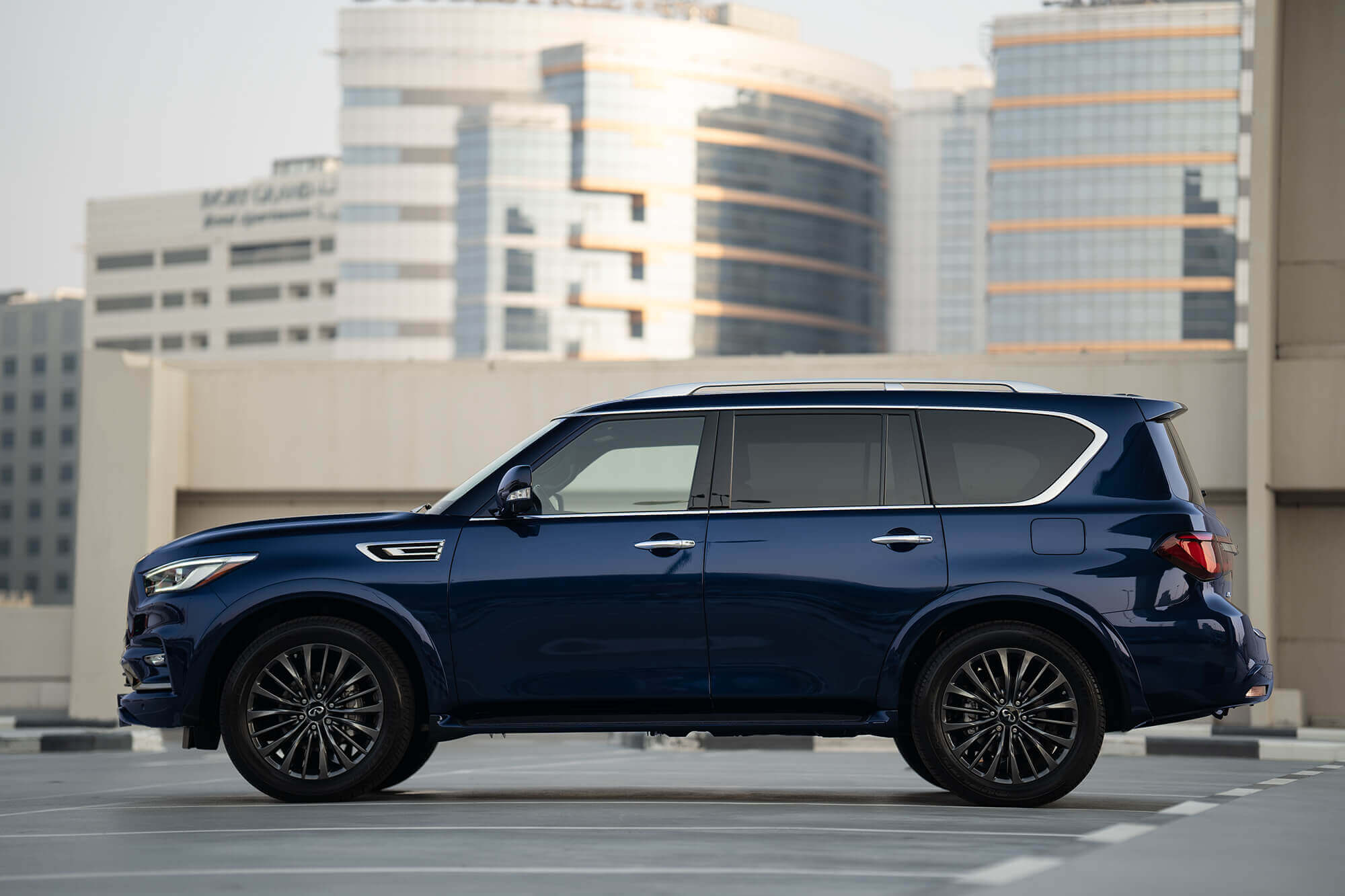 Infiniti QX 80 Blue
