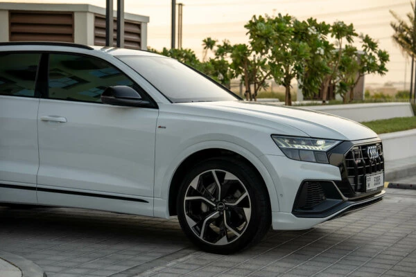 Audi Q8 White