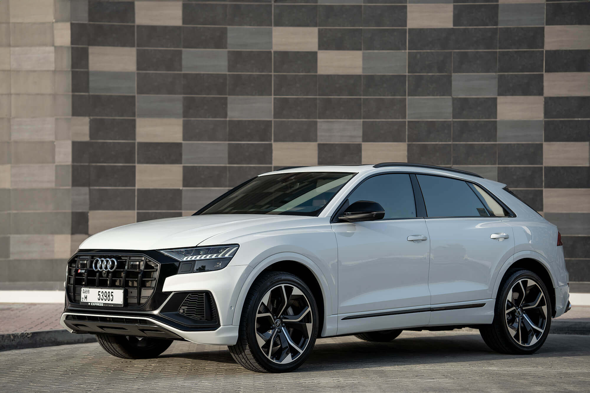 Аренда Audi Q8 White в Дубае - внедорожник - Octane Luxury Car Rental Dubai