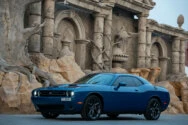 Dubai'de dodge challenger blue kiralama