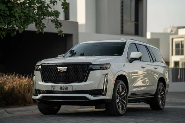 Dubai'de Beyaz Cadillac Escalade Kiralama - Octane.Rent