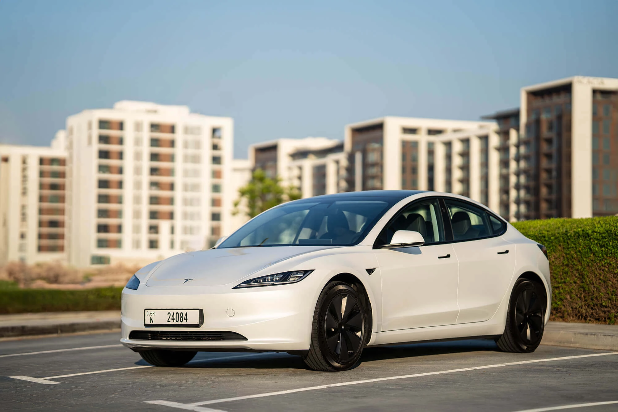 Аренда новой Tesla Model 3 в Дубае