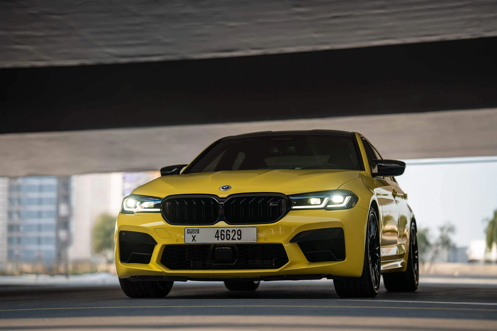 BMW M5 Wedstrijd geel