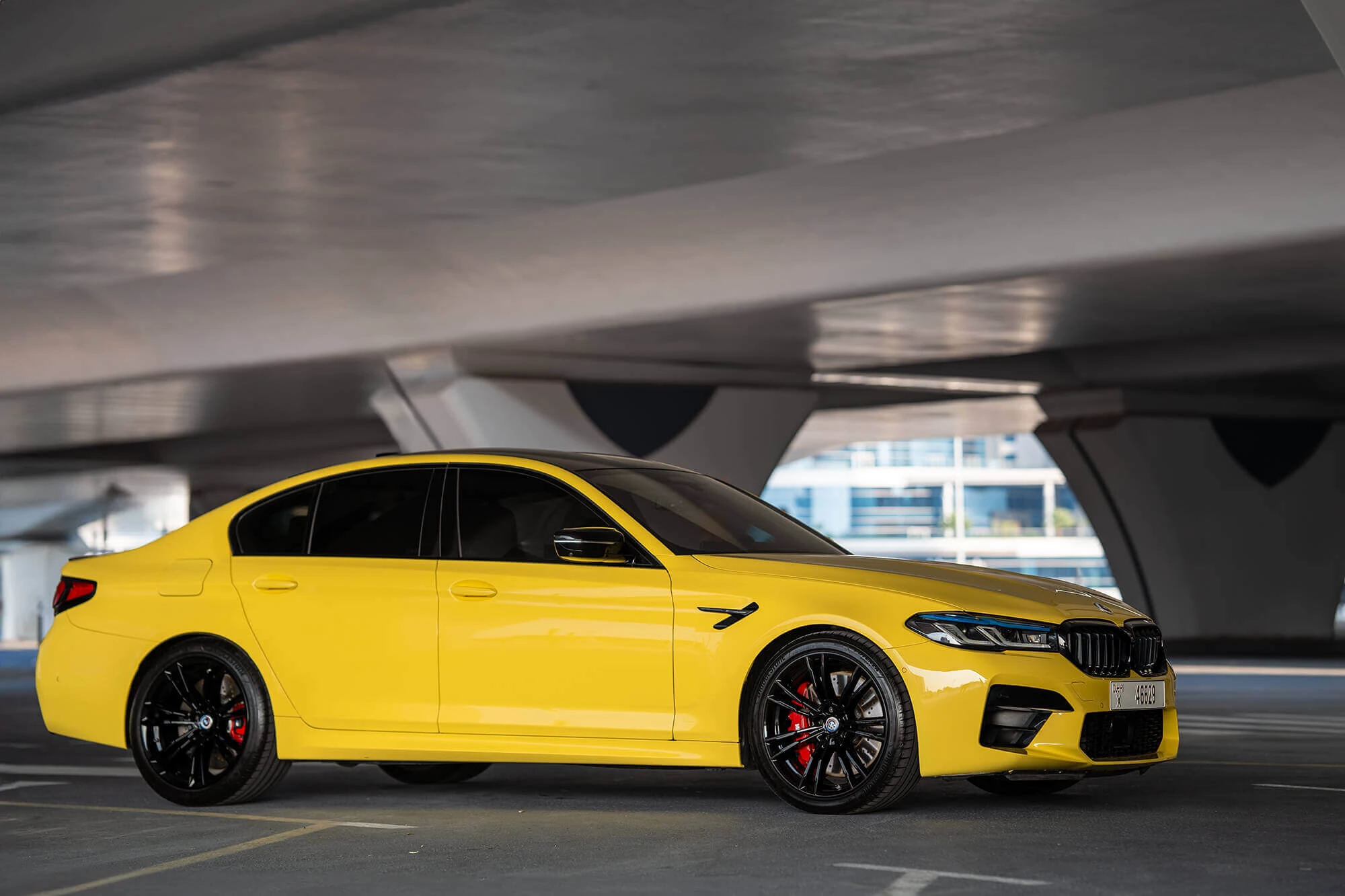 BMW M5 Rekabet Sarısı