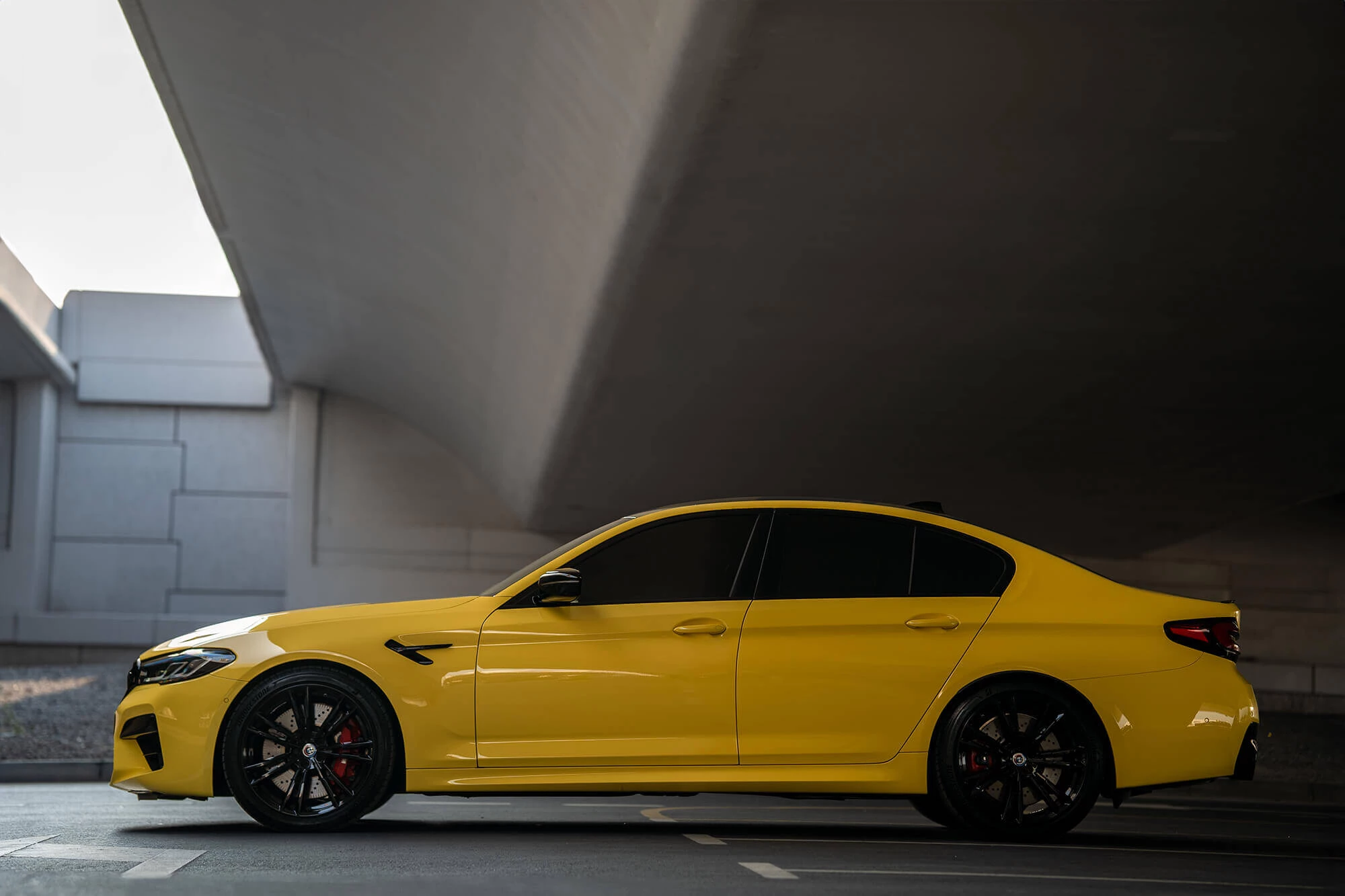 BMW M5 Rekabet Sarısı