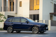 إعادة تصفيف سيارة BMW X7 باللون الأزرق الداكن