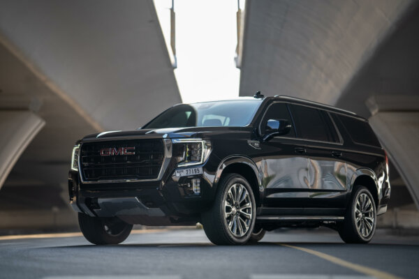Dubai'de GMC Yukon XL Black Kiralama - Octane.Rent