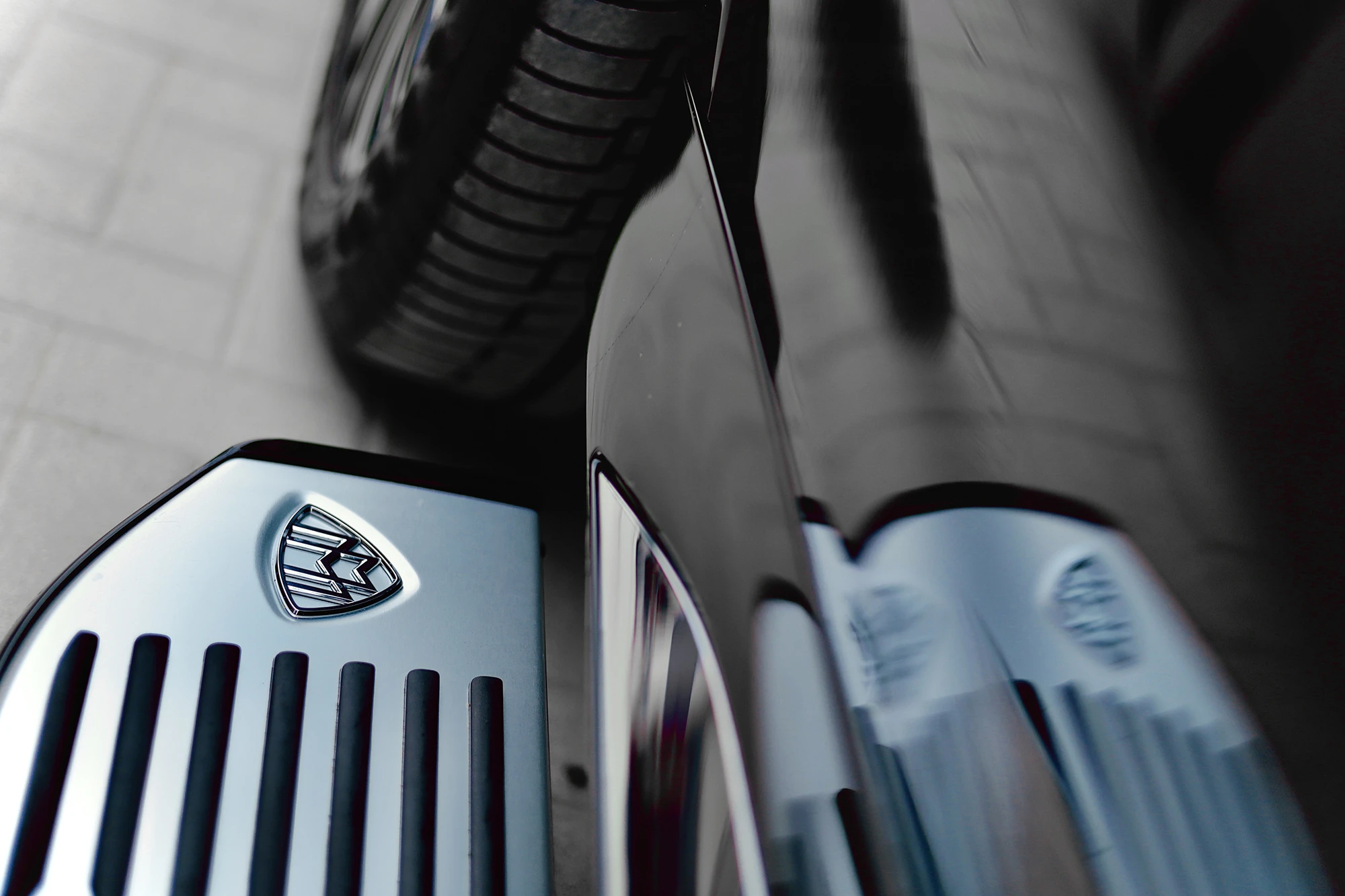 Mercedes-Maybach GLS 600 Blue & Silver