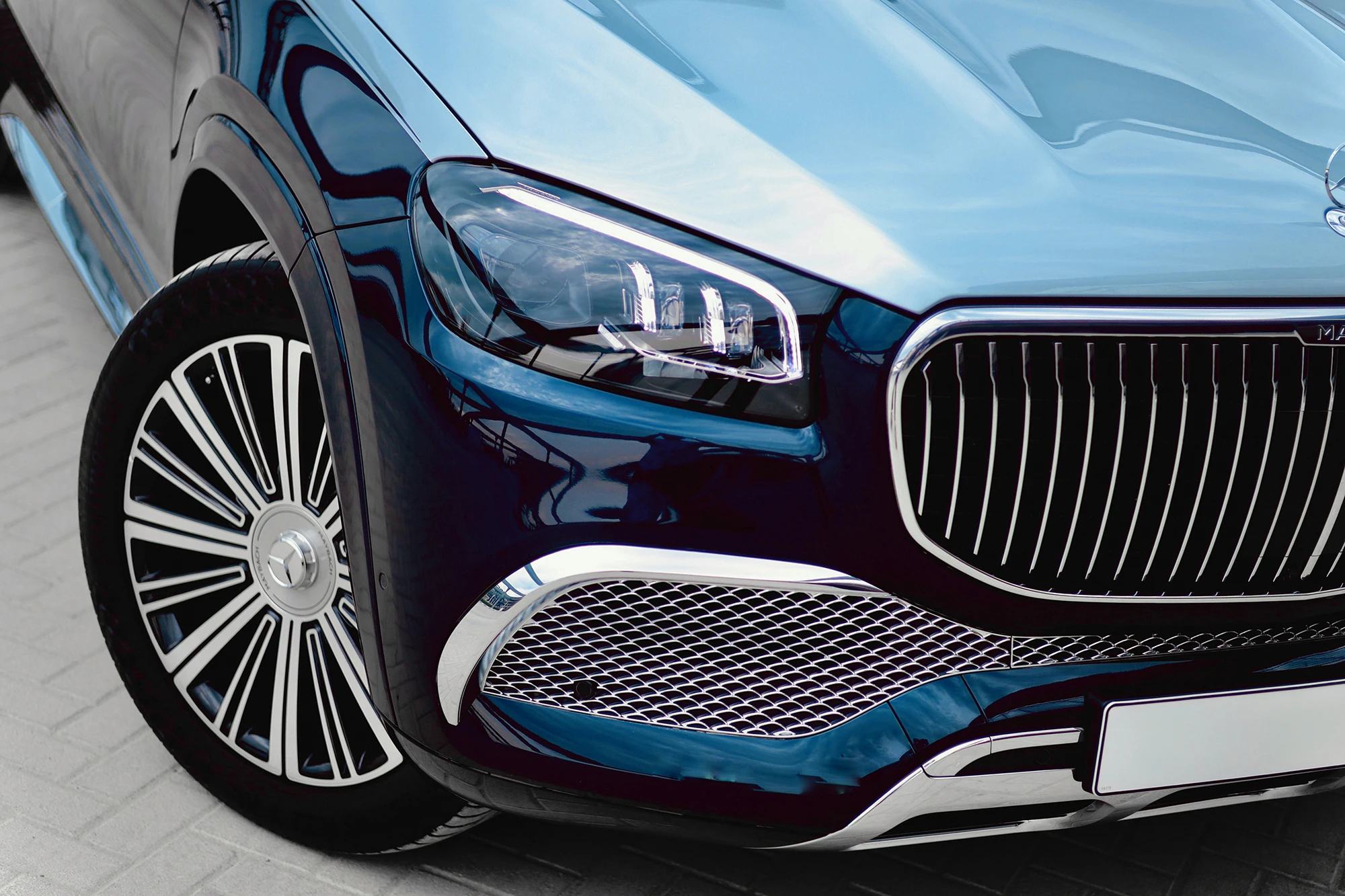 Mercedes-Maybach GLS 600 Blue & Silver